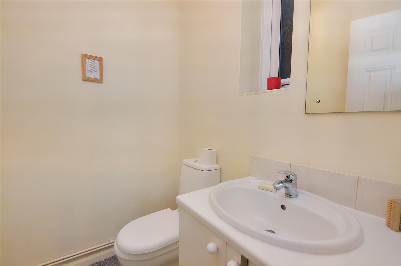 Property Details for 28a Silverdale Road Eastbourne BN20 7EZ Town